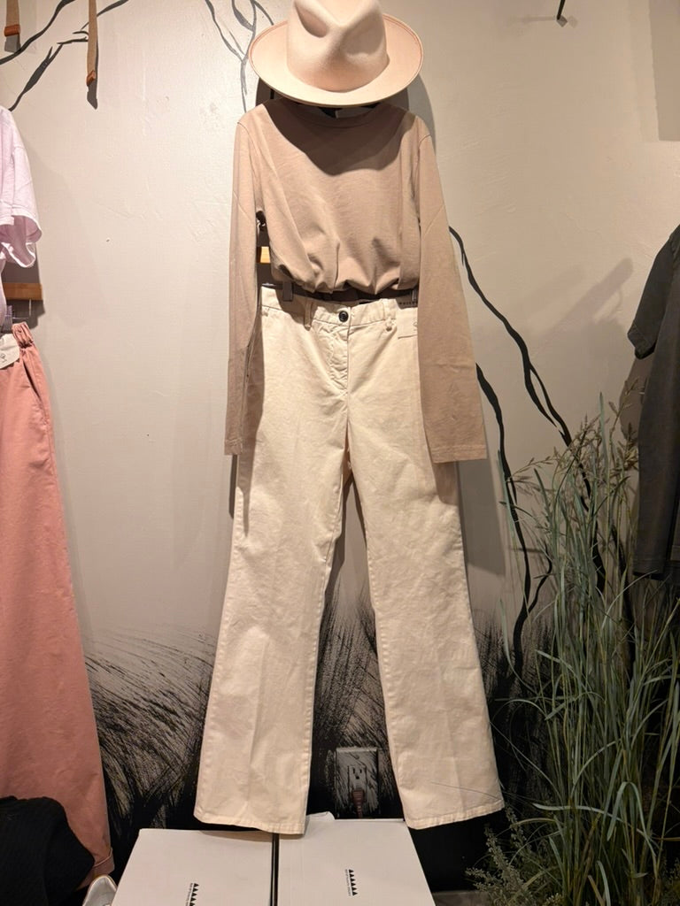 Stretch Cropped Mini Flair in Cream